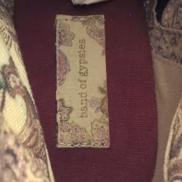 BAND OF GYPSIES Velvet Jericho Booties Plum Silver Buckles Sz 8.5 - Picture 6 of 10